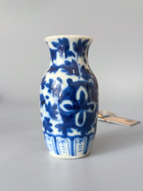 古玩陶瓷【精品】晚清·青花花卉紋撇口瓶拍賣,當(dāng)前價(jià)格1800元