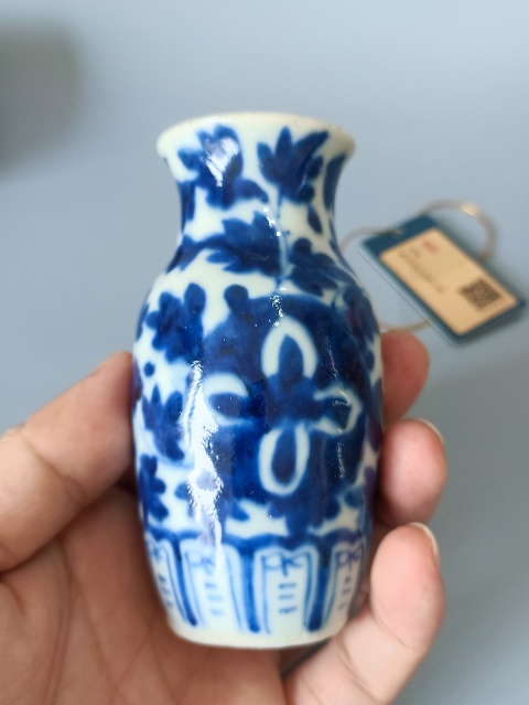 古玩陶瓷【精品】晚清·青花花卉紋撇口瓶拍賣,當(dāng)前價(jià)格1800元