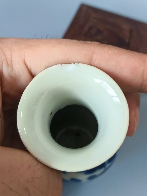 古玩陶瓷【精品】晚清·青花花卉紋撇口瓶拍賣,當(dāng)前價(jià)格1800元