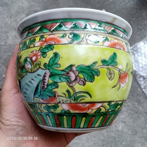 古玩陶瓷晚清黃地五彩花卉紋卷缸拍賣(mài),當(dāng)前價(jià)格999元