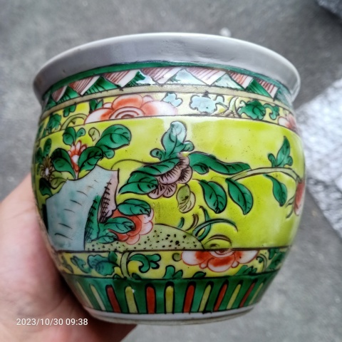 古玩陶瓷晚清黃地五彩花卉紋卷缸拍賣(mài),當(dāng)前價(jià)格999元