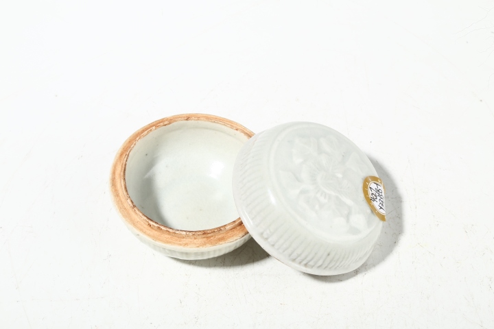 古玩陶瓷明代·青白釉模印花卉紋蓋盒拍賣,當(dāng)前價(jià)格3500元