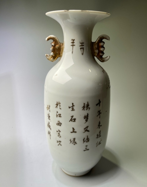 古玩陶瓷清代紅樓夢粉彩人物故事紋雙耳瓶拍賣,當前價格2900元