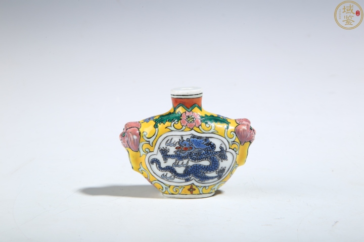 古玩陶瓷【已鑒真】黃地粉彩開窗龍紋鼻煙壺拍賣，當(dāng)前價(jià)格1800元