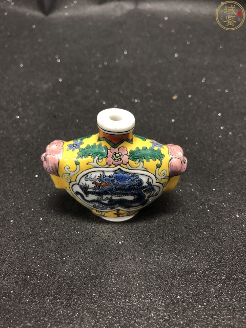 古玩陶瓷【已鑒真】黃地粉彩開窗龍紋鼻煙壺拍賣，當(dāng)前價(jià)格1800元