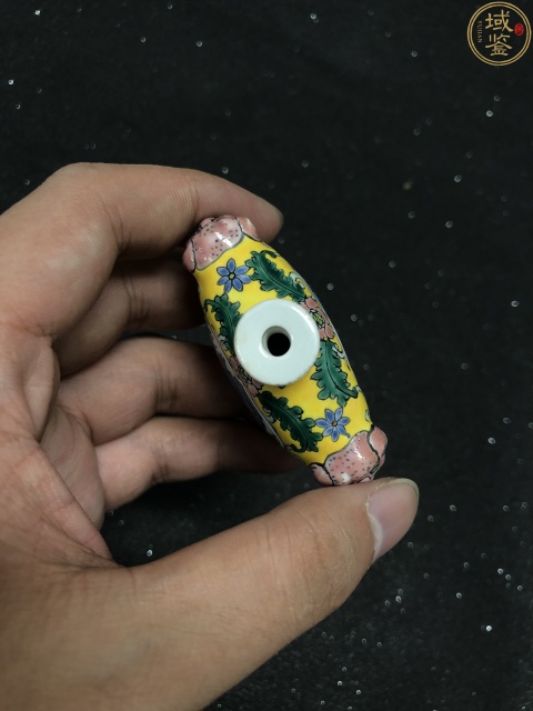 古玩陶瓷【已鑒真】黃地粉彩開窗龍紋鼻煙壺拍賣，當(dāng)前價(jià)格1800元