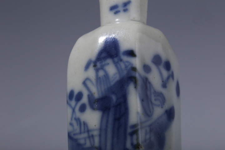 古玩陶瓷清光緒·青花人物紋八棱鼻煙壺拍賣，當前價格1666元