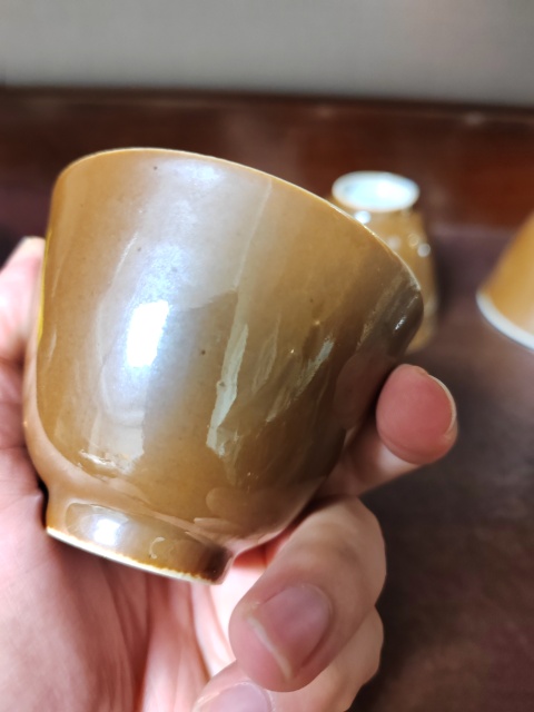 古玩陶瓷外紫金釉內青花金魚紋杯拍賣,當前價格1800元