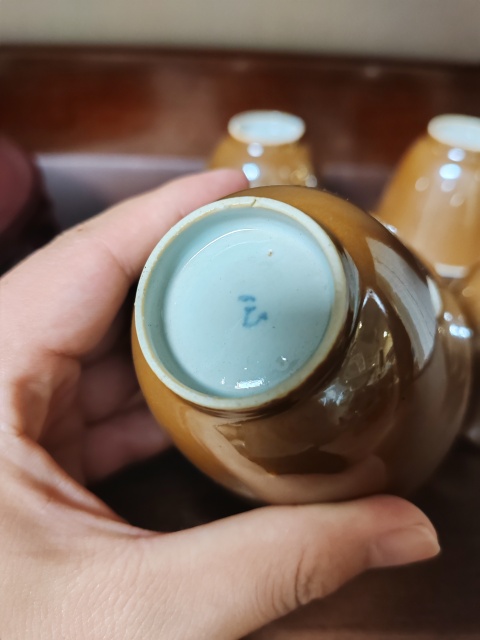 古玩陶瓷外紫金釉內青花金魚紋杯拍賣,當前價格1800元