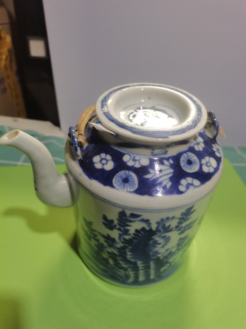 古玩陶瓷道光青花花卉茶壺拍賣,當(dāng)前價(jià)格2200元