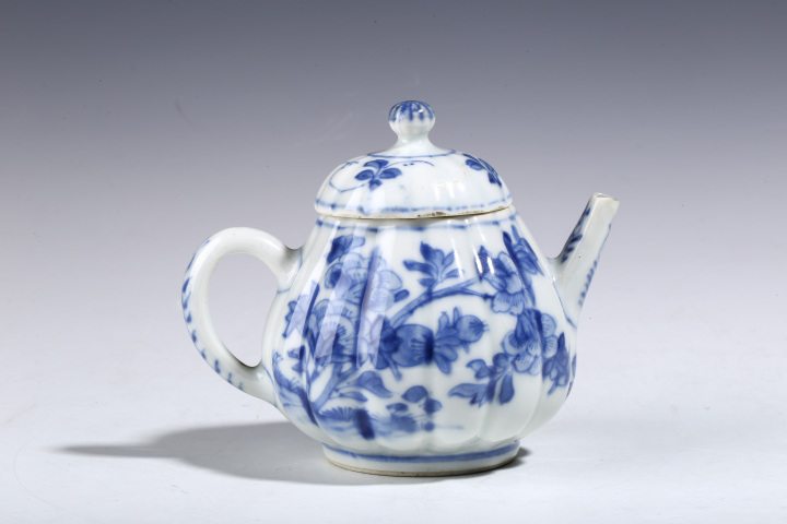 古玩陶瓷清康熙·青花花卉紋瓜棱壺拍賣，當前價格4800元