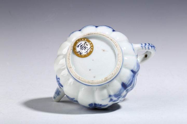 古玩陶瓷清康熙·青花花卉紋瓜棱壺拍賣，當前價格4800元