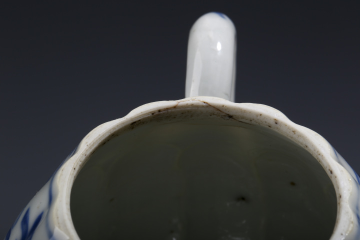 古玩陶瓷清康熙·青花花卉紋瓜棱壺拍賣，當前價格4800元