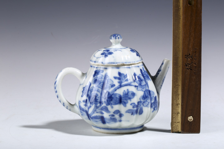 古玩陶瓷清康熙·青花花卉紋瓜棱壺拍賣，當前價格4800元