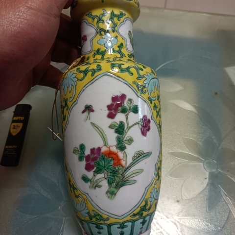 古玩陶瓷晚清黃地粉彩寶相花開窗花卉紋棒槌瓶拍賣,當前價格2680元