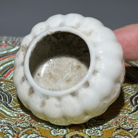 古玩陶瓷白釉瓜棱型水盂(帶保真卡)拍賣,當前價格128元