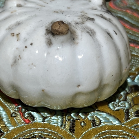 古玩陶瓷白釉瓜棱型水盂(帶保真卡)拍賣,當前價格128元
