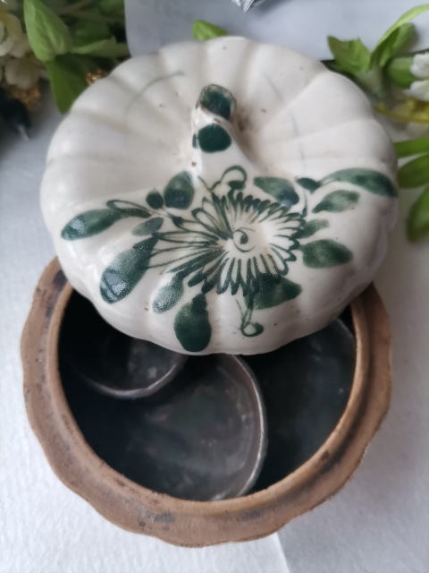 古玩陶瓷南瓜花卉紋蓋盒拍賣，當前價格266元
