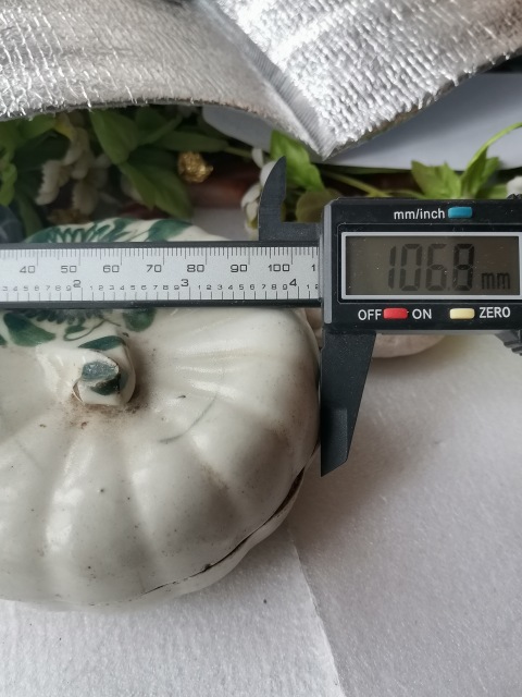 古玩陶瓷南瓜花卉紋蓋盒拍賣，當前價格266元