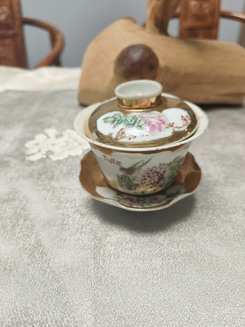 古玩陶瓷清.粉彩描金開窗花鳥紋蓋碗拍賣，當(dāng)前價格1980元