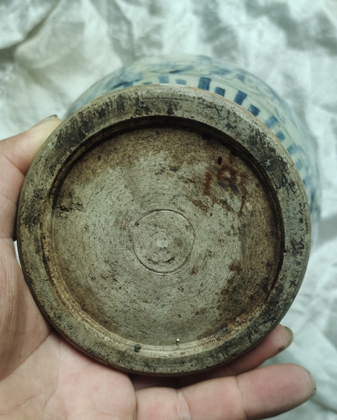 古玩陶瓷清代哥釉青花仕女人物紋瓶拍賣(mài),當(dāng)前價(jià)格9800元