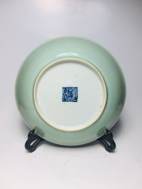 古玩陶瓷精品釉水肥厚大清嘉慶年制款豆青釉盤拍賣,當(dāng)前價格688元