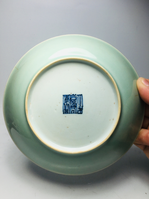 古玩陶瓷精品釉水肥厚大清嘉慶年制款豆青釉盤拍賣,當(dāng)前價格688元