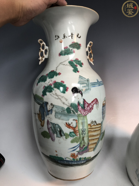 古玩陶瓷粉彩三娘教子紋雙耳瓶一對拍賣,當前價格12000元