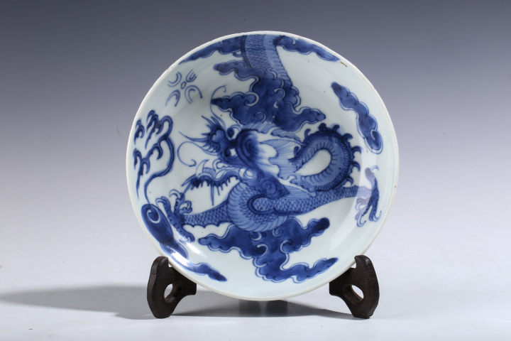 古玩陶瓷清雍正·青花過墻龍紋盤拍賣,當前價格12000元