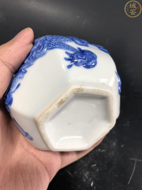 古玩陶瓷實物保真  創匯·青花堆塑祥云龍紋膽瓶拍賣，當前價格680元