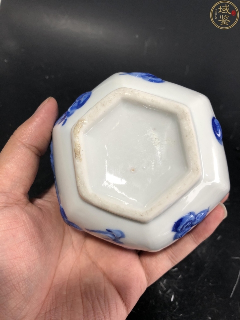 古玩陶瓷實物保真  創匯·青花堆塑祥云龍紋膽瓶拍賣，當前價格680元