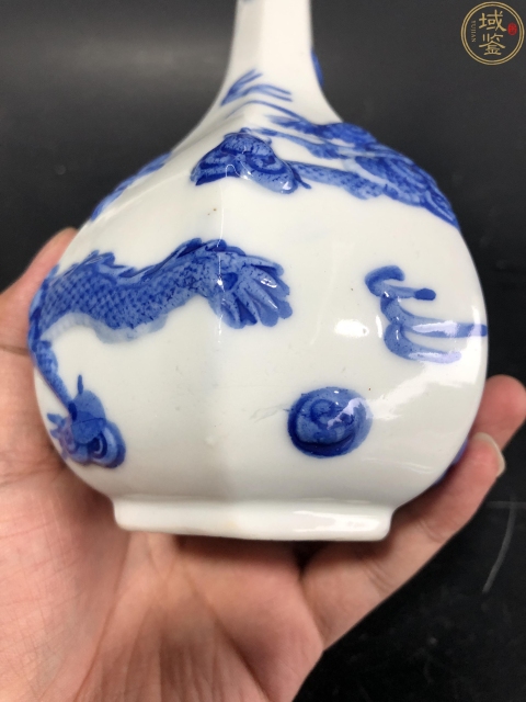 古玩陶瓷實物保真  創匯·青花堆塑祥云龍紋膽瓶拍賣，當前價格680元