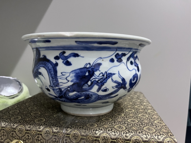 古玩陶瓷青花趕珠龍紋香爐拍賣,當(dāng)前價(jià)格1600元