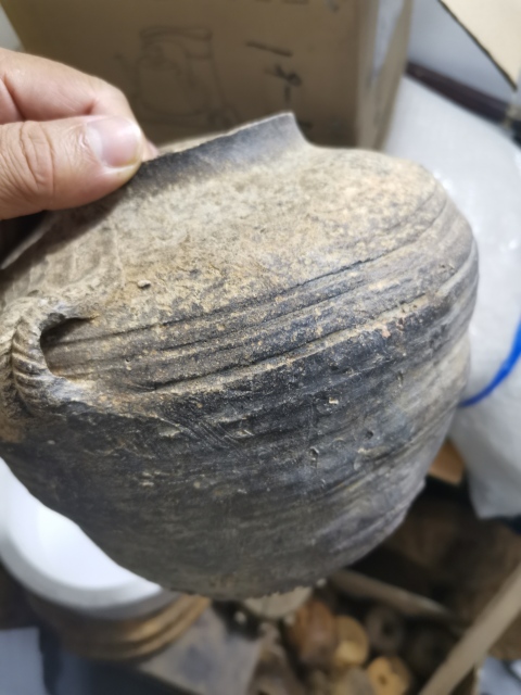 古玩陶瓷釉陶雙耳罐拍賣，當(dāng)前價(jià)格200元