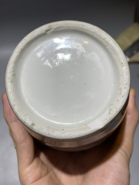 古玩陶瓷清代中晚期白釉堆塑瑞獸紋花瓶拍賣，當前價格399元