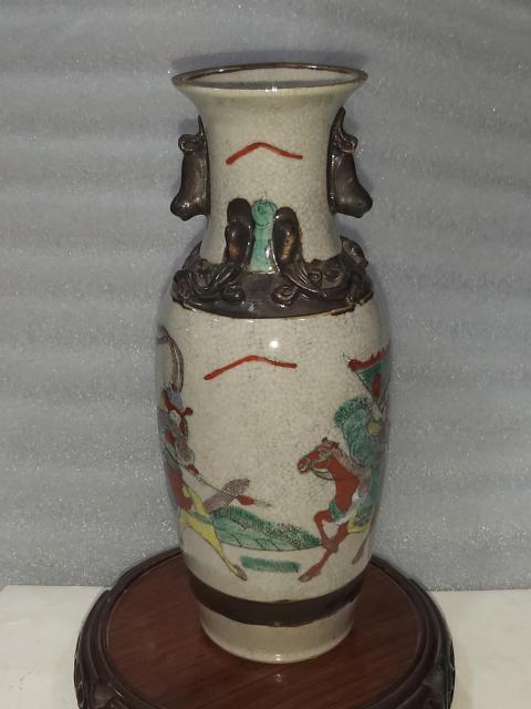 古玩陶瓷哥釉五彩刀馬人物戰(zhàn)將紋雙耳瓶拍賣,當(dāng)前價(jià)格688元