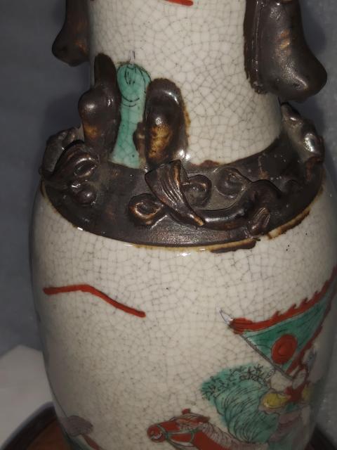 古玩陶瓷哥釉五彩刀馬人物戰(zhàn)將紋雙耳瓶拍賣,當(dāng)前價(jià)格688元