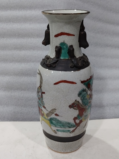 古玩陶瓷民國哥釉五彩人物刀馬旦瓶拍賣,當(dāng)前價格1288元