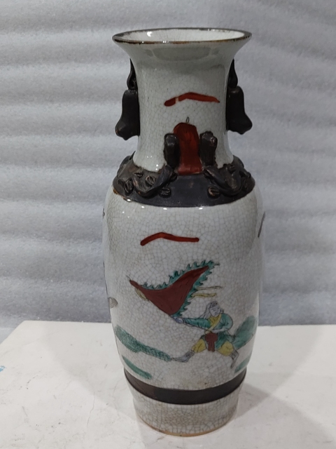 古玩陶瓷民國哥釉五彩人物刀馬旦瓶拍賣,當(dāng)前價格1288元