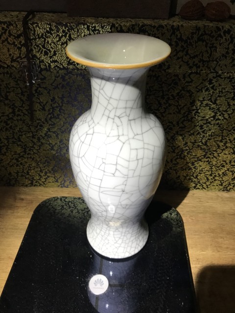 古玩陶瓷哥釉觀音瓶拍賣，當(dāng)前價(jià)格20000元