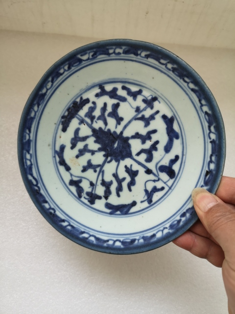 古玩陶瓷清中期花卉紋青花盤拍賣,當(dāng)前價(jià)格350元