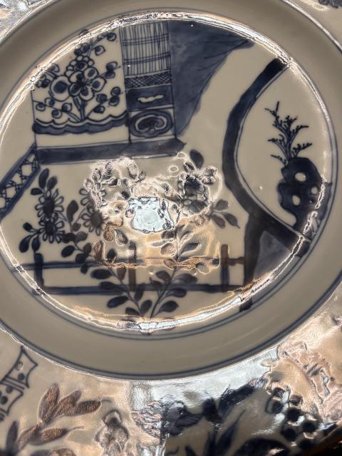 古玩陶瓷清康熙·精品青花洞石花卉紋折沿大盤拍賣，當(dāng)前價(jià)格4000元