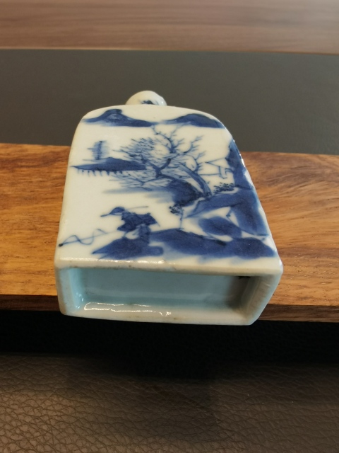 古玩陶瓷青花山水人物紋鼻煙壺拍賣，當(dāng)前價(jià)格798元