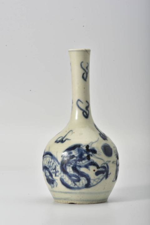古玩陶瓷清道光二龍戲珠青花長(zhǎng)頸瓶拍賣(mài)，當(dāng)前價(jià)格3600元