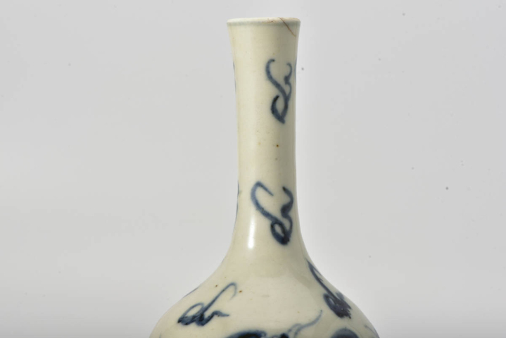 古玩陶瓷清道光二龍戲珠青花長(zhǎng)頸瓶拍賣(mài)，當(dāng)前價(jià)格3600元