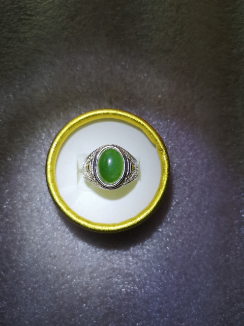 古玩玉器和田碧玉鑲嵌戒指拍賣,當前價格260元
