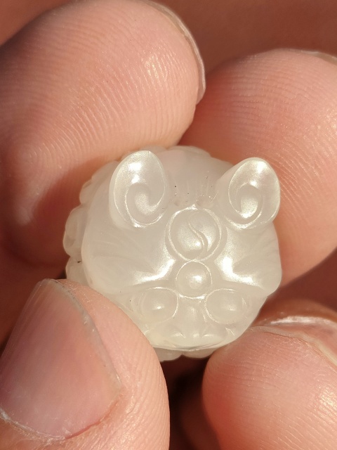 古玩玉器創匯期白玉獅頭帽飾拍賣，當前價格3000元