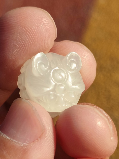 古玩玉器創匯期白玉獅頭帽飾拍賣，當前價格3000元