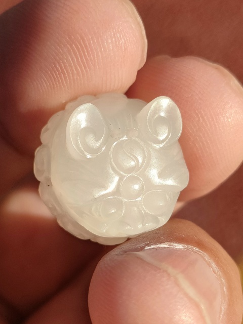 古玩玉器創匯期白玉獅頭帽飾拍賣，當前價格3000元
