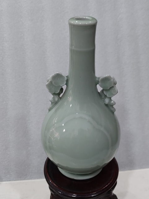 古玩陶瓷青釉梅花耳長頸瓶拍賣,當(dāng)前價(jià)格280元